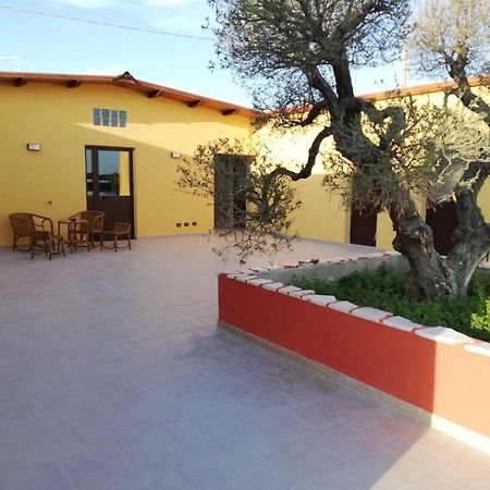 Casa Acito Bed & Breakfast Stornara ภายนอก รูปภาพ